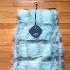 BRAND NEW, faux fur blanket